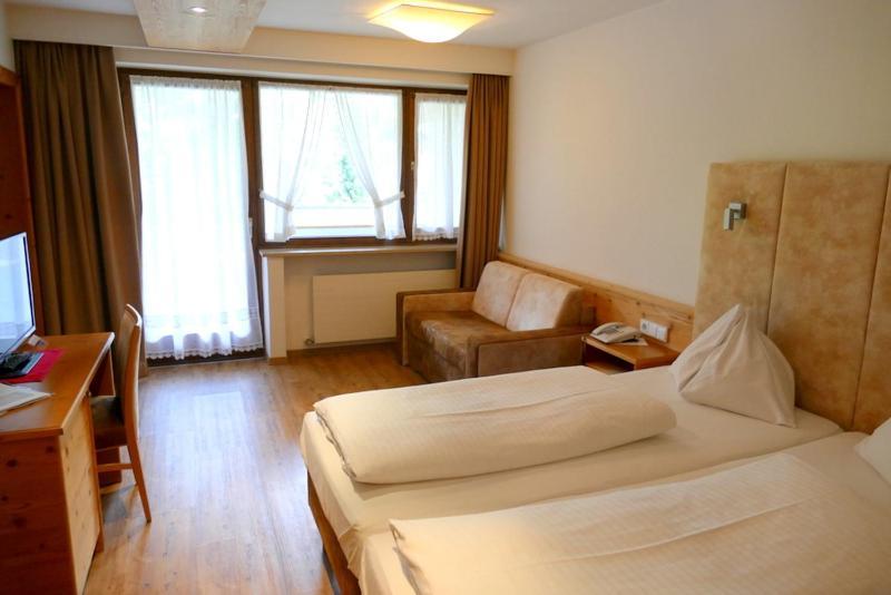 Hotel Gasthof Mitteregger - Beste Lage In Капрун Екстериор снимка