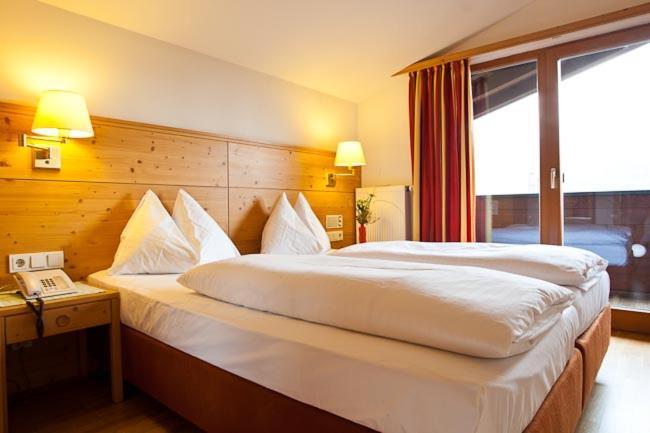 Hotel Gasthof Mitteregger - Beste Lage In Капрун Екстериор снимка